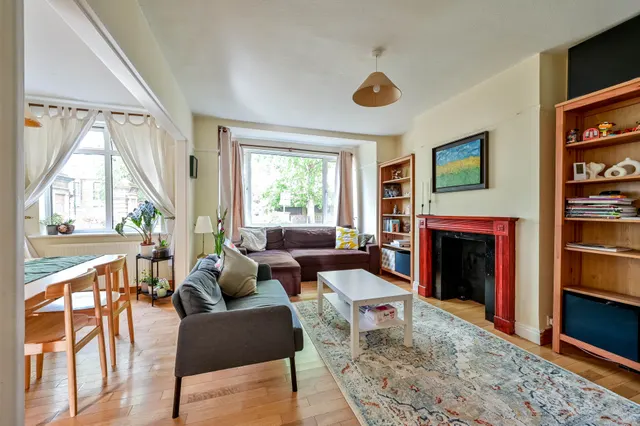 26 Lake Close, London, photo 1