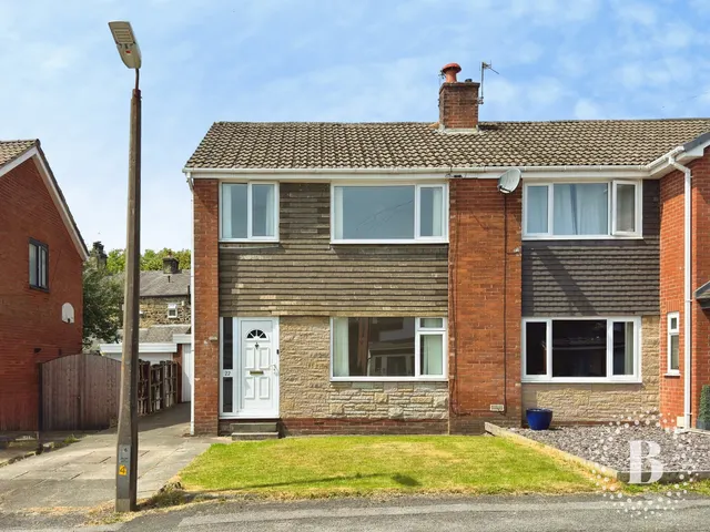 Seymour Drive, Bradshaw, Bolton, BL2, photo 1