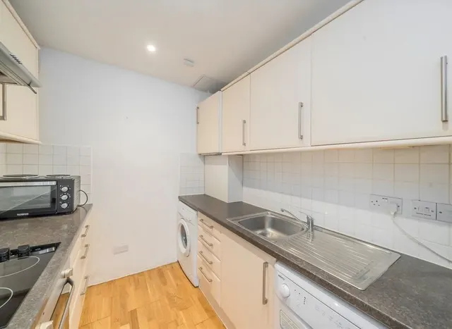 Canfield Place, South Hampstead, NW6, photo 2
