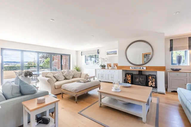 Large Family Home with Incredible Fie, photo 3