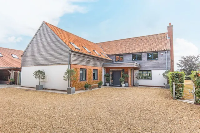Large Family Home with Incredible Fie, photo 1