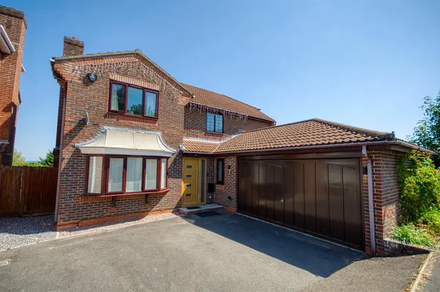Kenilworth Gardens, West End, Southampton, SO30 3RE, photo 1