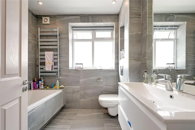 The Ridgeway, London, NW11, photo 1