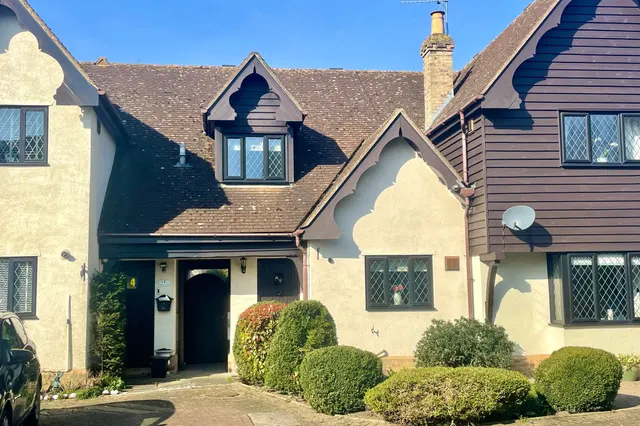 Beehive Court, Hatfield Heath, CM22, photo 1