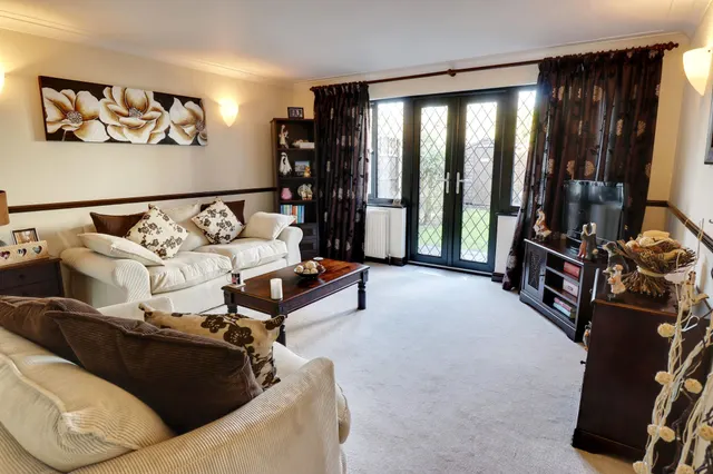 Beehive Court, Hatfield Heath, CM22, photo 2
