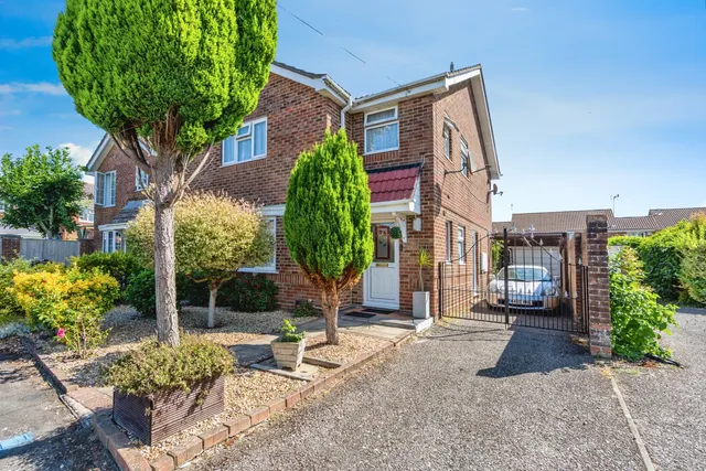 Marlborough Close, Chichester, PO19, photo 1