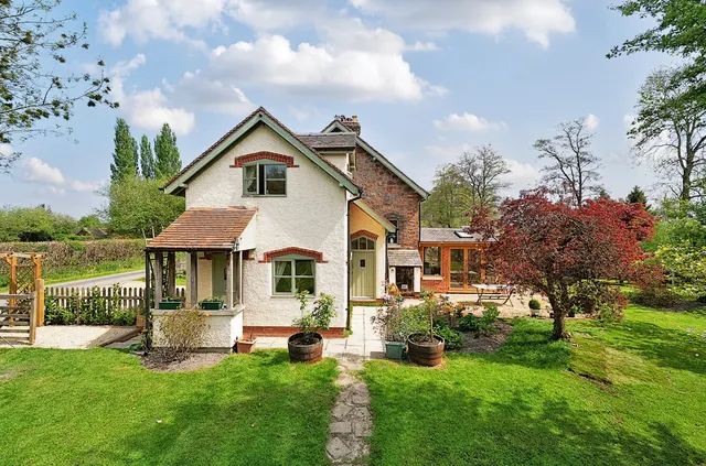 House with Annexe and Land, Adleymoor, Craven Arms, photo 1