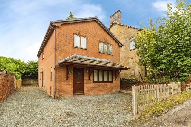 Brynisa Road, Brynteg, LL11, photo 1