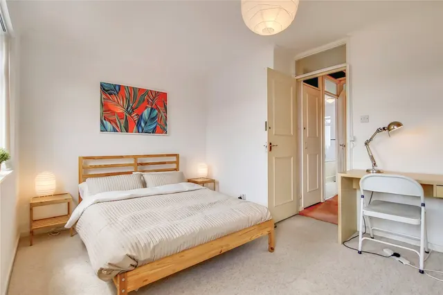 Thornbury Close, London, N16, photo 3