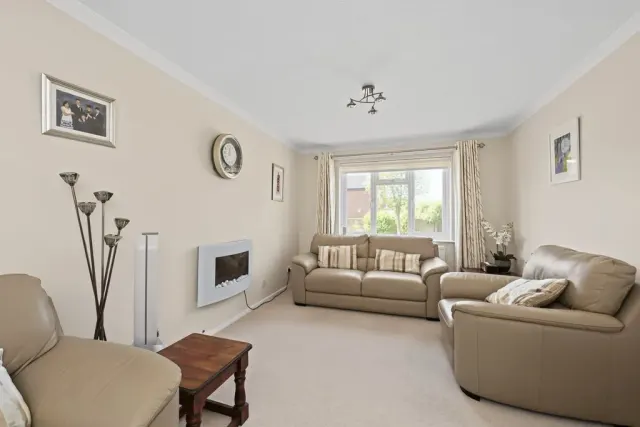 Photo 3 — Chesterfield Crescent, Wing, Leighton Buzzard, Bedfordshire, LU7 0TW
