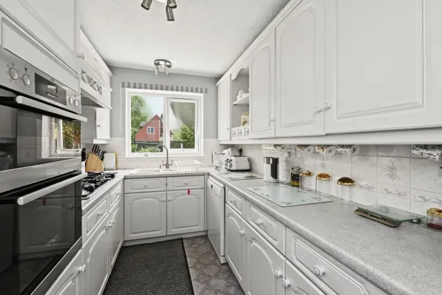 Photo 2 — Chesterfield Crescent, Wing, Leighton Buzzard, Bedfordshire, LU7 0TW