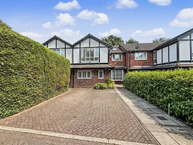 The Spinney, Whitefield, M45, photo 1