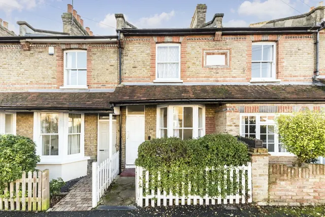 Sunnyside Road, TW11, photo 1