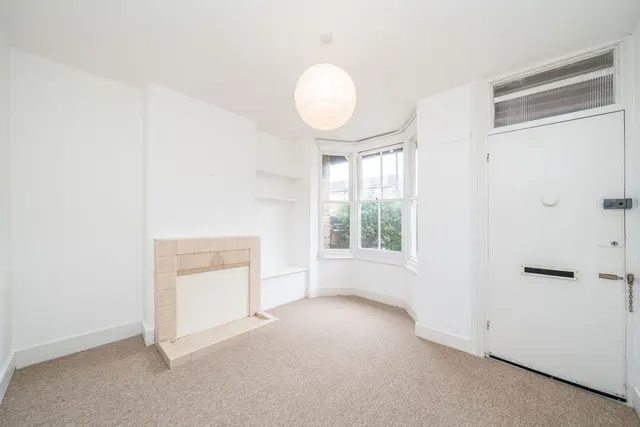 Sunnyside Road, TW11, photo 2