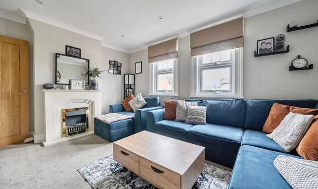 Caenwood Road, Ashtead, KT21, photo 3