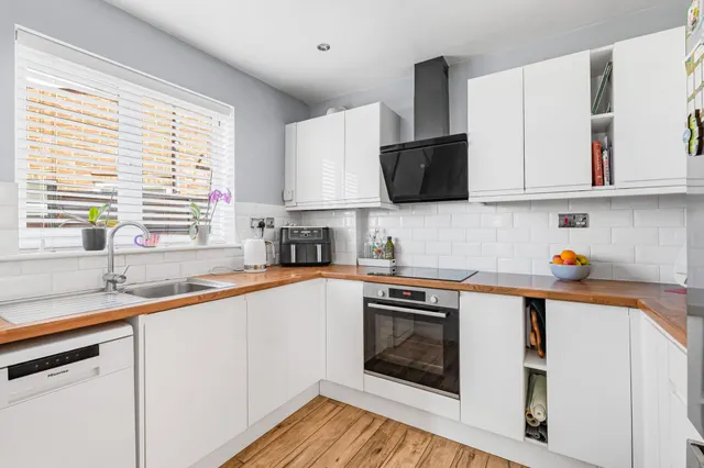 Hillary Road, High Wycombe, HP13, photo 2
