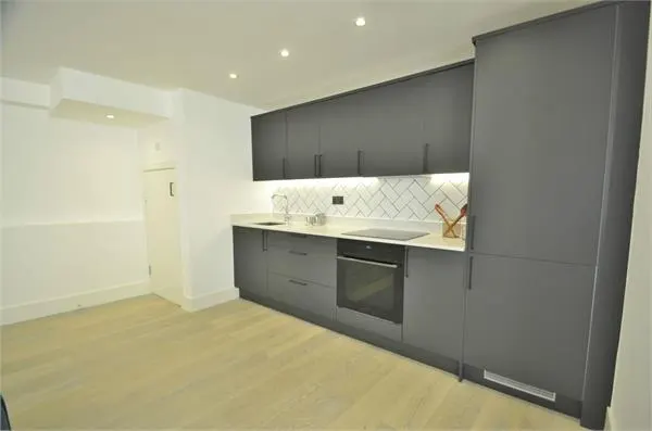 Clarence Court, The Broadway, photo 2