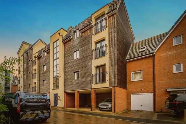 Quercetum Close, Aylesbury, photo 1