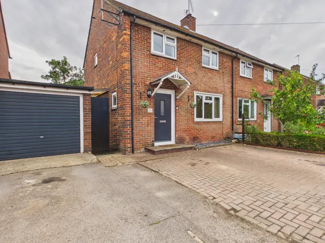 Franklin Avenue, Tadley, RG26, photo 1
