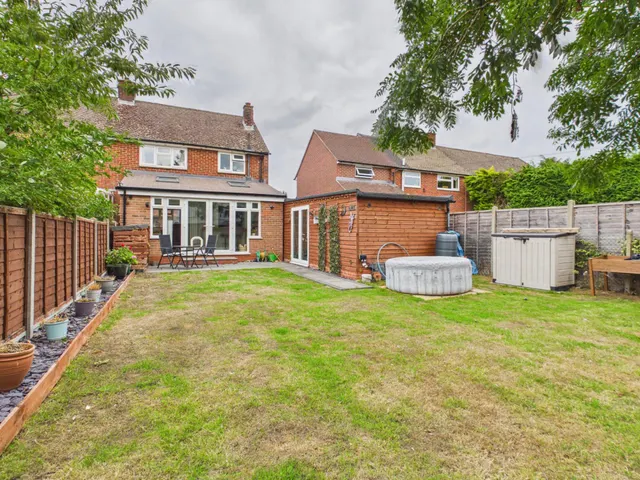 Photo 3 — Franklin Avenue, Tadley, RG26