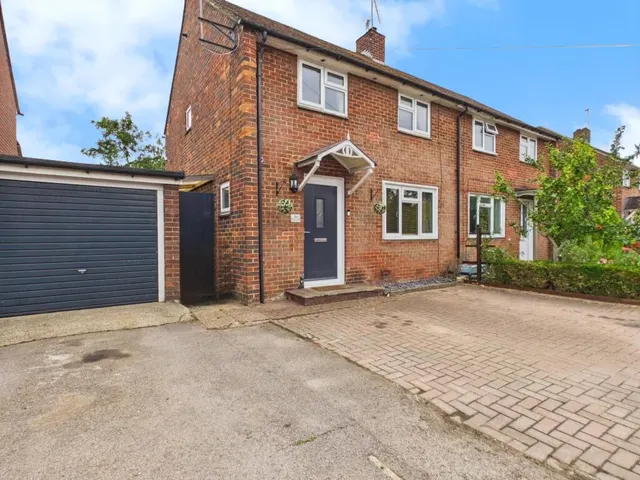 Franklin Avenue, Tadley, RG26, photo 1
