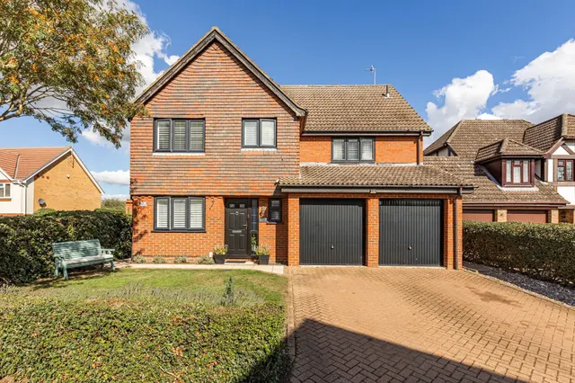 Substantial Detached Home in a Peacef, photo 1