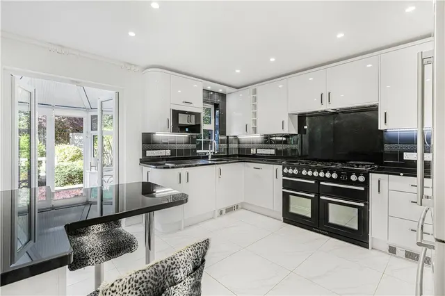 Ascot Wood, Station Hill, SL5, photo 3