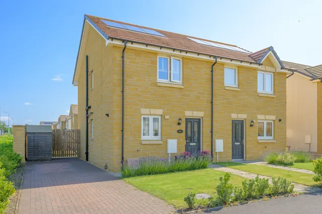 Curlew Way, Inverkeithing, KY11 1FF, photo 1