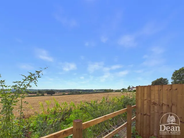 Old Dairy Way, Netherend, GL15, photo 3