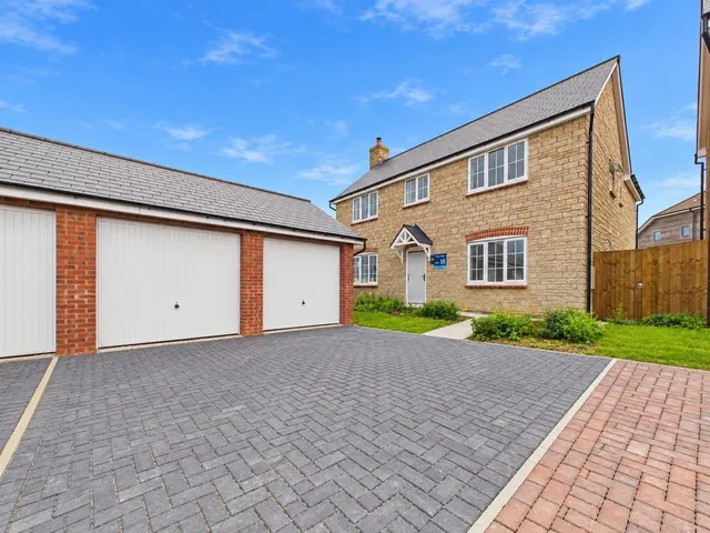 Old Dairy Way, Netherend, GL15, photo 1