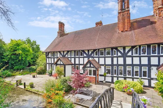 The Drive Abbotsbrook, Bourne End SL8 5RE, photo 1