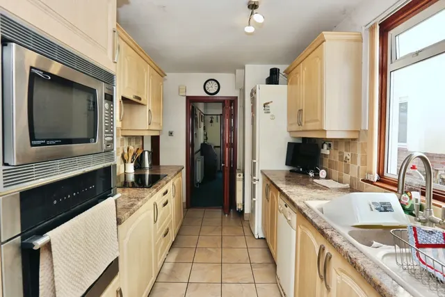 Barnes Lane, Sarisbury Green, SO31, photo 3