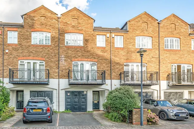 Princes Riverside Road, Surrey Quays, London, SE16, photo 1
