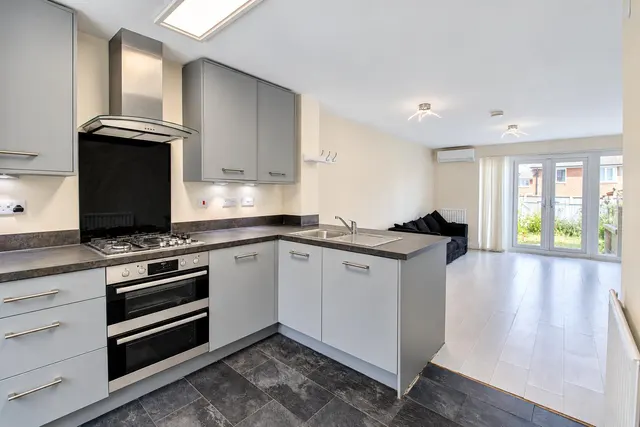 Pattingham Drive, Tamworth, B77, photo 2