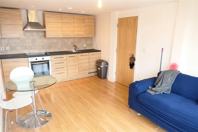 Bank House, Queen Street, Leeds, LS27 8DX, photo 1