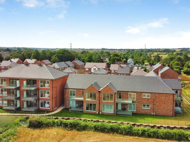 Hatfield Court, Tamworth, photo 1