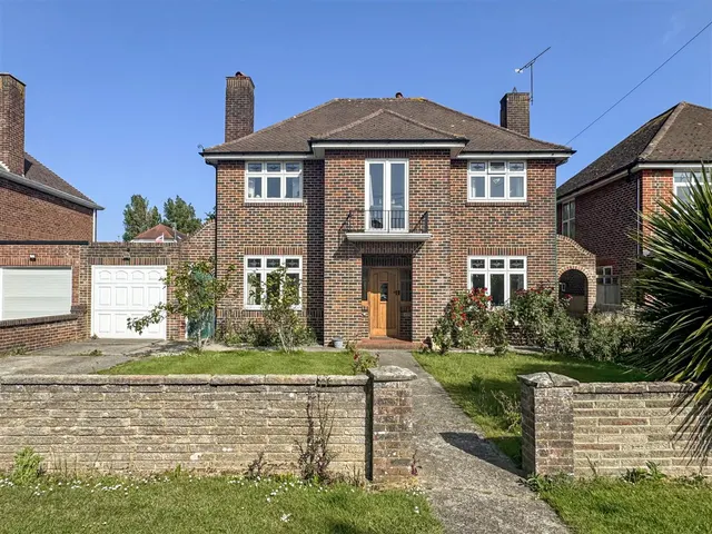St. Marys Close, Littlehampton, photo 1