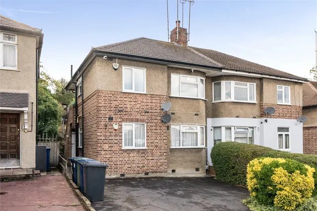 Avondale Avenue, Barnet, EN4 8NA, photo 1