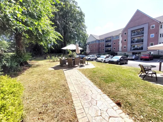 Broadfield Court, Prestwich, M25, photo 1
