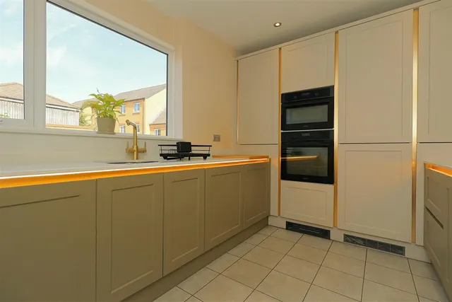 Photo 2 — Kent Crescent, Pudsey