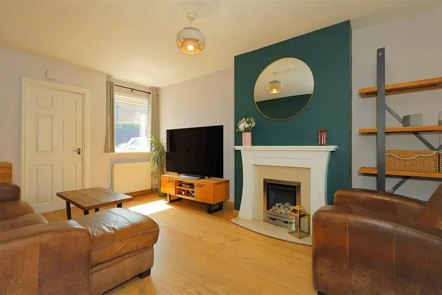 Photo 3 — Kent Crescent, Pudsey
