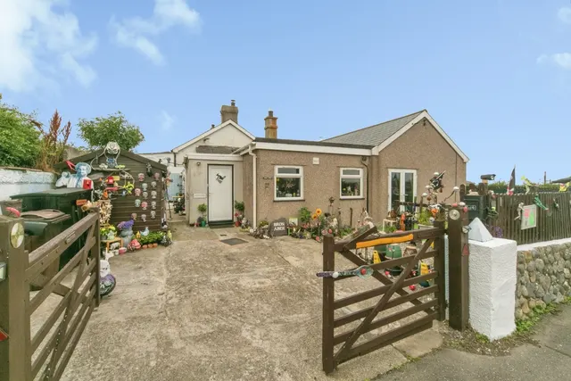 Aberdesach, Caernarfon, LL54, photo 1