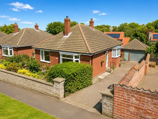 Clint Lane, Navenby, LN5, photo 1