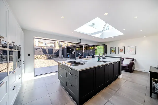 Renton Avenue, Guiseley, LS20, photo 2
