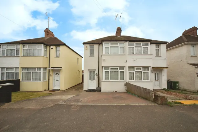 Third Avenue, Luton, LU3, photo 1