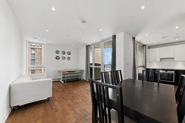 Terry Spinks Place, London, E16, photo 2