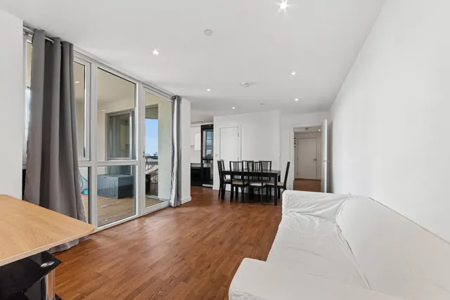Terry Spinks Place, London, E16, photo 1