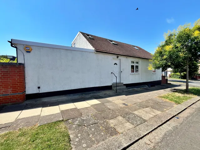 Ferrymead Avenue, Greenford, UB6, photo 1