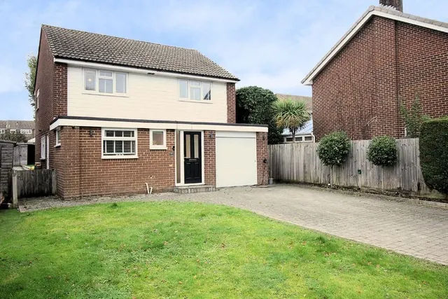 Photo 3 — Woodlands Way, Horsham, West Sussex RH13 9TF