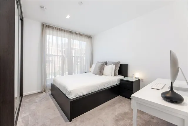 Murchison Gardens, London, W10, photo 1